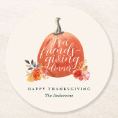 Autumn Floral Orange Pumpkin Friendsgiving Dinner ラウンドペーパーコースター (正面)