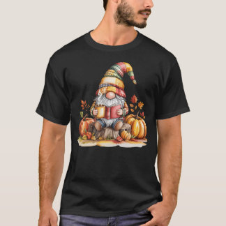 Autumn Gnome Reading Book With Pumpkins Tシャツ