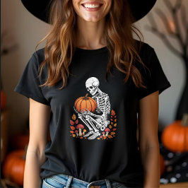 Autumn Love Skeleton Hugging Pumpkin Tシャツ