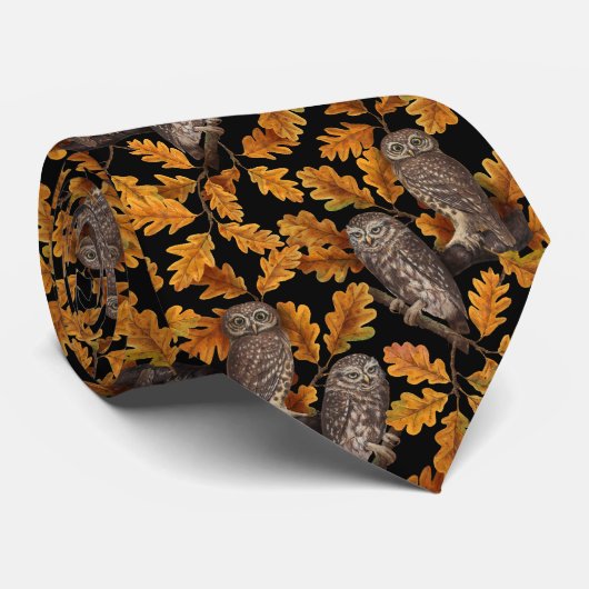 Autumn owls on black ネクタイ (ロール)