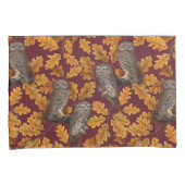 Autumn owls on dark red 枕カバー (正面右)