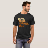 Autumn Sayings Thanksgiving Trot Run Beer Turkey Tシャツ (正面フル)