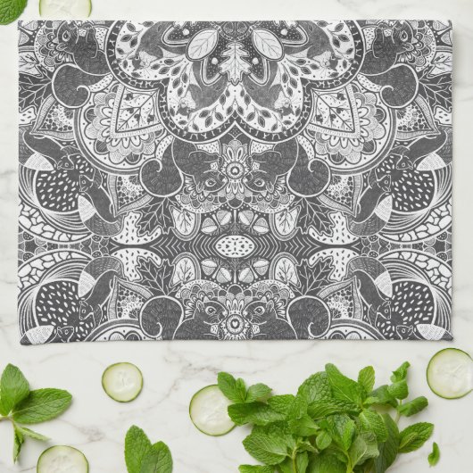 Autumn Squirrel Mandala Hand-Drawn キッチンタオル (折り畳み)