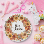 Autumn themed thanksgiving with flowers  pumpkins ペーパープレート (パーティー)