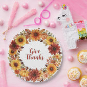 Autumn themed thanksgiving with flowers pumpkins ペーパープレート (パーティー)
