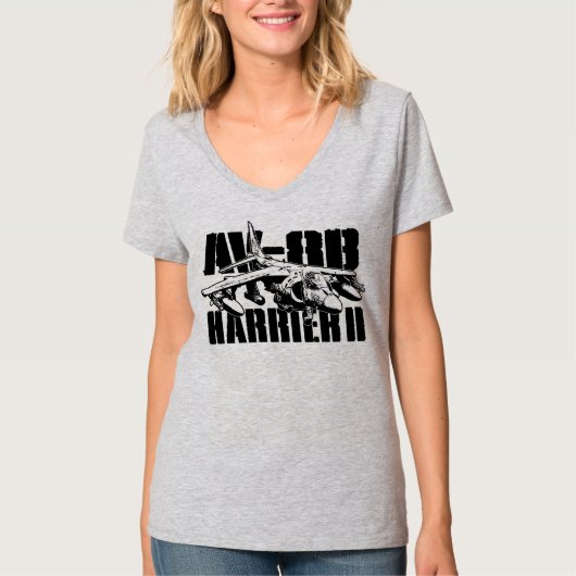 AV-8B Harrier IIウィメンズハーンズナノVネックTシャツ Tシャツ (正面)