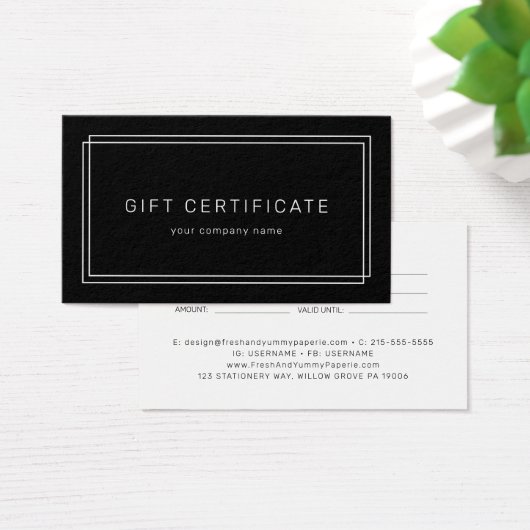 AVERY Modern Black Business Gift Certificate (デスク)