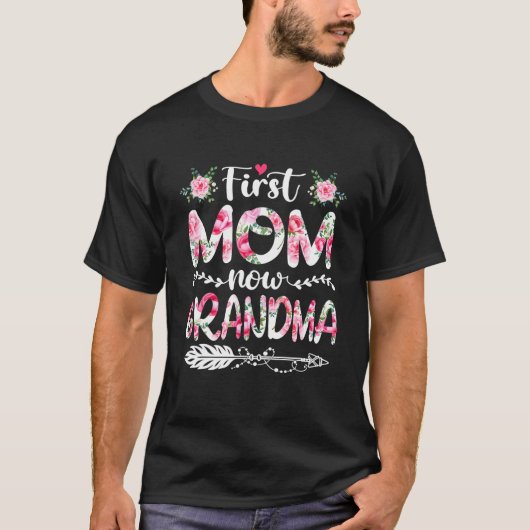 Awesome First Mom Now Grandma Family Matching Moth Tシャツ (正面)