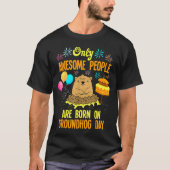 Awesome People Born On Groundhog Day Funny Anniver Tシャツ (正面)