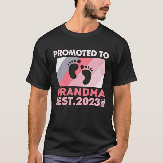 Awesome Promoted to Grandma 2023  New Grandma To B Tシャツ (正面)