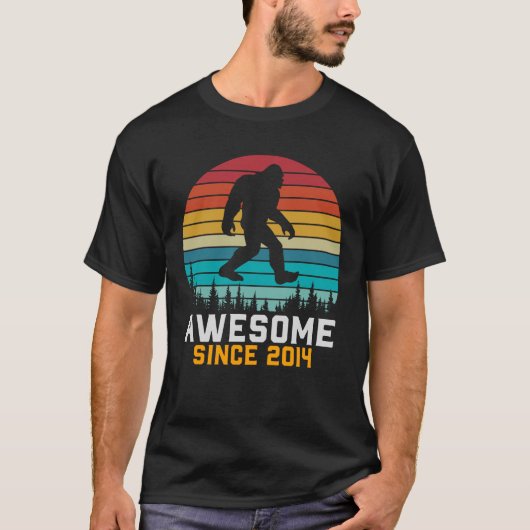 Awesome since 2014 | Birthday Bigfoot Retro Tシャツ (正面)