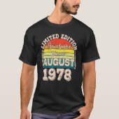 Awesome Since August 1978 Born in August Dad Mom B Tシャツ (正面)