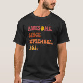 Awesome Since September 1952 Retro Groovy 70 Year  Tシャツ (正面)