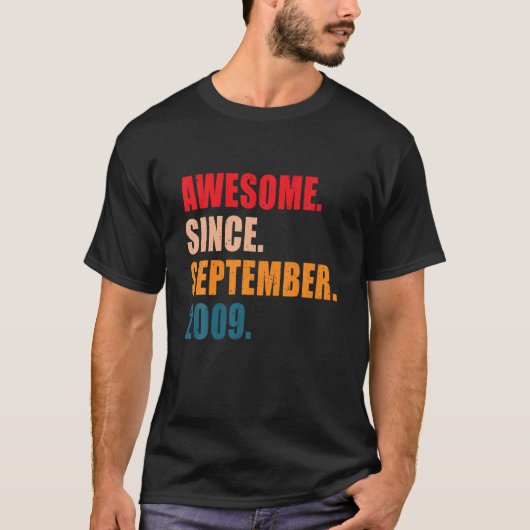 Awesome Since September 2009 Vintage Personalized Tシャツ (正面)