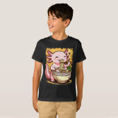 Axolotl Eating Ramen Noodles Tシャツ (正面フル)