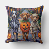 Azawakh Dogsトリックまたは治療ハロウィーンコスチューム クッション (正面)