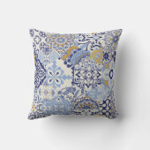 Azulejosはパッチワークをタイル状にしている。シームレスなカラフルパッチ クッション (裏面)