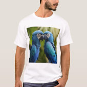 Azure Flight: Blue Macaw Tシャツ (正面)