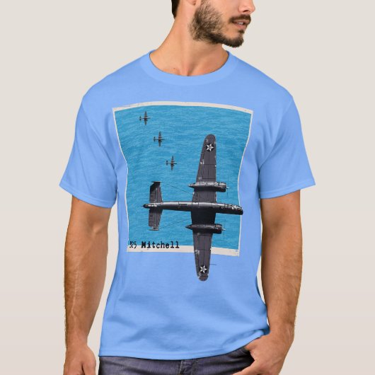 B25ミッチェル第2次世界大戦爆撃機海上空 Tシャツ (正面)