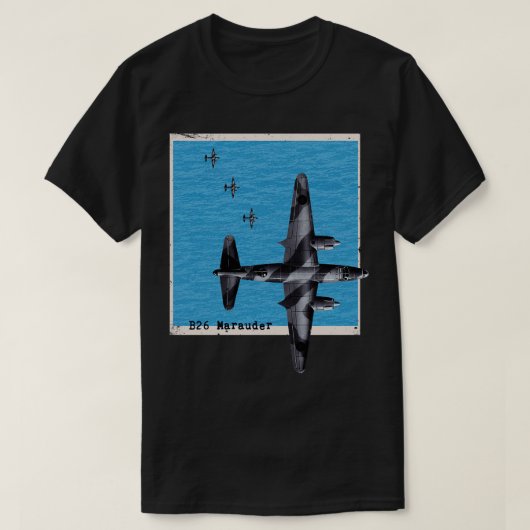 B26マローダー第2次世界大戦爆撃機海上空 Tシャツ (デザイン正面)