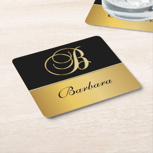 "B"エレガントモノグラム名パーソナライズされた黒金ゴールド スクエアペーパーコースター (アングル)