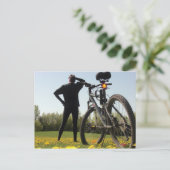 B.自転車で2枚の葉書を探る ポストカード (スタンド正面)