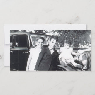 B.車に乗るのを待つ