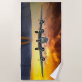 B-17要塞飛んでいる離陸 ビーチタオル (正面)