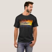 B-17 フライングフォートレスの離陸 Tシャツ (正面フル)