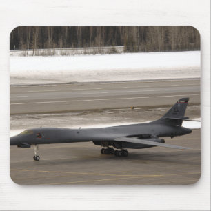 B-1Bの槍騎兵は危険な状態を行います マウスパッド