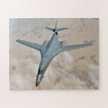 B-1B爆撃機の飛行中 主翼が完全に前方にスイープ