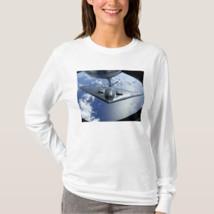 B-2精神は燃料を補給することのための位置に動きます Tシャツ