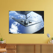 B-2精霊は給油の立場に立つ キャンバスプリント (インサイチュ (リビング))