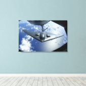 B-2精霊は給油の立場に立つ キャンバスプリント (インサイチュ (ウッドフロア))