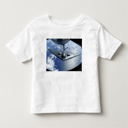 B-2精霊は給油の立場に立つ トドラーTシャツ (正面)
