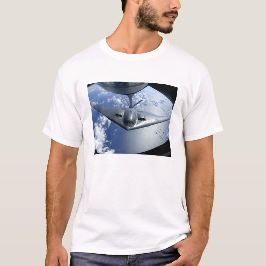 B-2精霊は給油の立場に立つ Tシャツ (正面)