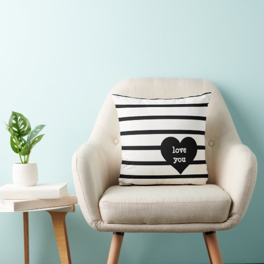 B&Wの黒いハートを縞で飾りましたり、愛します(愛もっと) クッション (椅子)