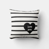 B&Wの黒いハートを縞で飾りましたり、愛します(愛もっと) クッション (正面)
