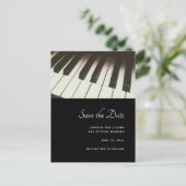 B&Wピスタイリッシュアノ鍵写真 – 日付の保存 インビテーションポストカード (スタンド正面)