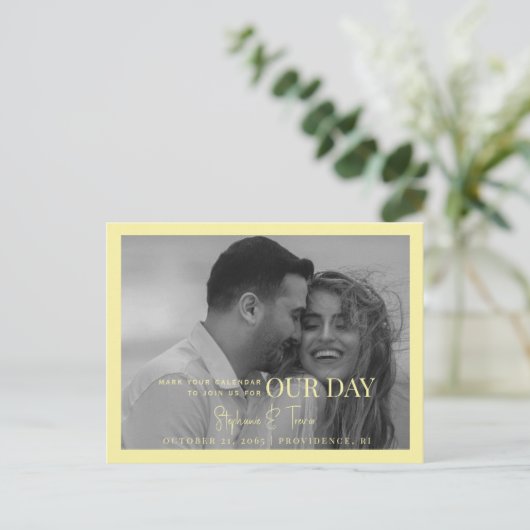 B/Wフォトイエローカレンダーを私たちの日に ポストカード (スタンド正面)