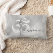 B&Wヨガインストラクター瞑想ツリーポーズオムシンボル ランバークッション (ブランケット)