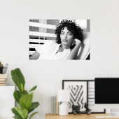 B&W写真モダンをChaise loungeの黒人女性 ポスター (ホームオフィス)