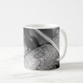 B&W - 木上のクモゴケアリ コーヒーマグカップ (正面右)
