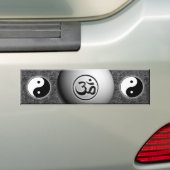 B&W Omの陰陽 バンパーステッカー (車上)
