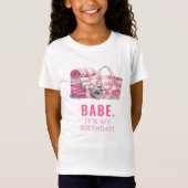 BABE. お誕生日おめでとう!プールパーティーの女の子 Tシャツ (正面)