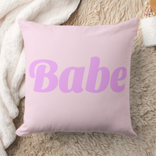 BABE Statement Throw Pillow – Bold, Cozy & Confide クッション (ブランケット)