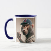 Babouin joueur de baseball avec casquette. マグカップ (左)