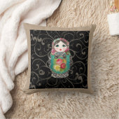 Babushkaのロシアのな人形のカラフルではっきりしたなばら色の花2 クッション (ブランケット)