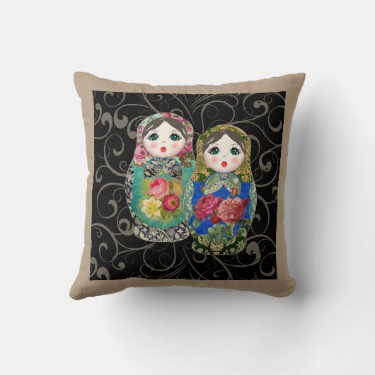 Babushkaのロシアのな人形のカラフルではっきりしたなばら色の花2 クッション (裏面)