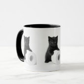 Baby Black Kitten Guarding Toilet Paper Roll On マグカップ (正面左)